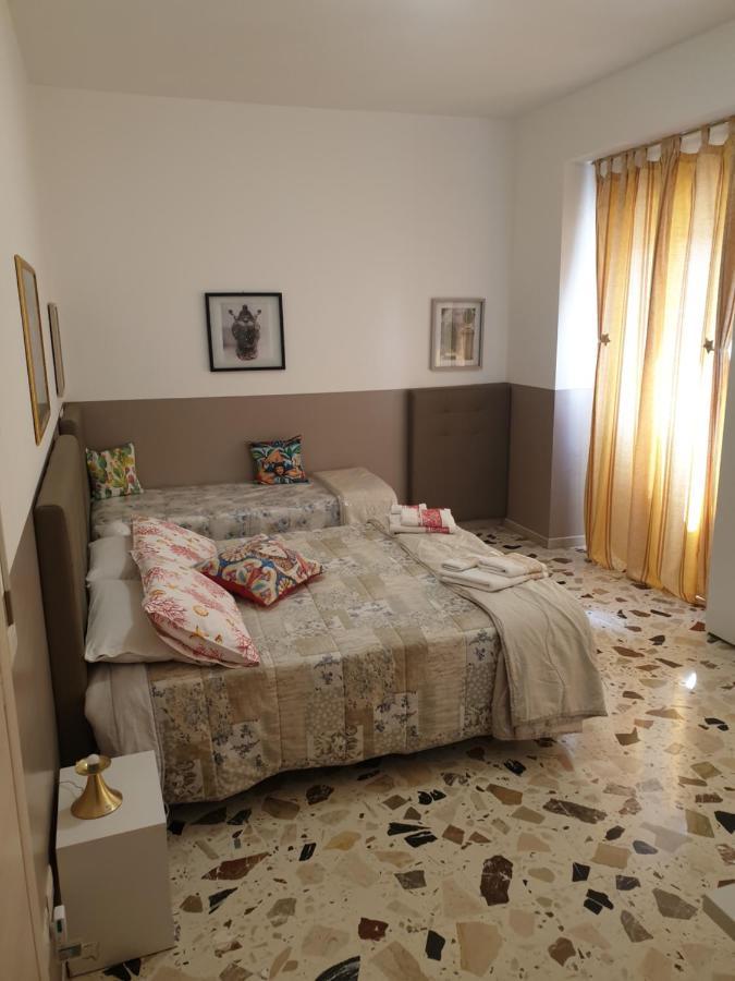 I Mori In Campidoglio Affitta Camere Sant'Agata di Militello Exterior foto