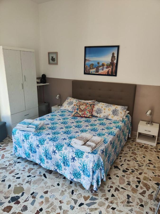 I Mori In Campidoglio Affitta Camere Sant'Agata di Militello Exterior foto