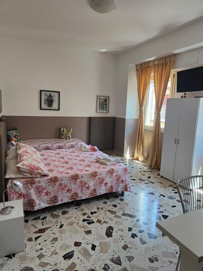 I Mori In Campidoglio Affitta Camere Sant'Agata di Militello Exterior foto
